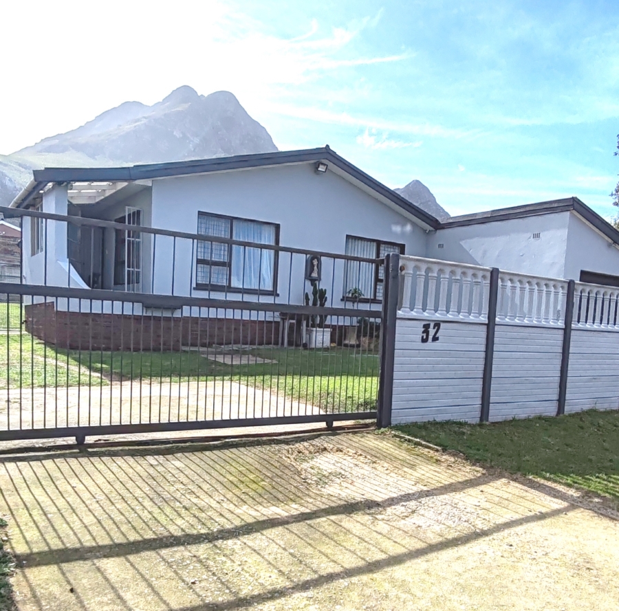 4 Bedroom Property for Sale in Palmiet Western Cape